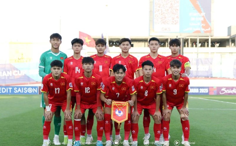 So sánh với đối thủ trong khu vực